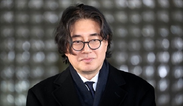 이호진 전 태광그룹 회장이 서울 서초구 서울고등법원에서 횡령 배임' 혐의와 관련한 파기환송심 1차 공판을 마친 후 법정을 나서고 있다.(사진=뉴시스)