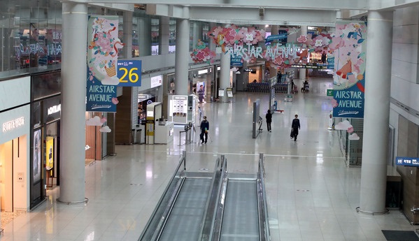 한산한 인천공항 면세점(사진=뉴시스)