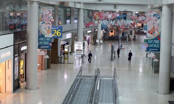 코로나19 확산으로 인천국제공항 1터미널 면세구역이 한산한 모습을 보이고 있다.(사진=뉴시스)