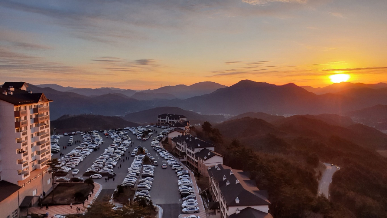 함맥산에서 보이는 일출