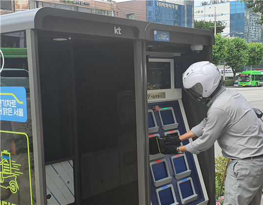 구로전화국 앞 전기오토바이 배터리 교환형 충전소(사진=서울시)